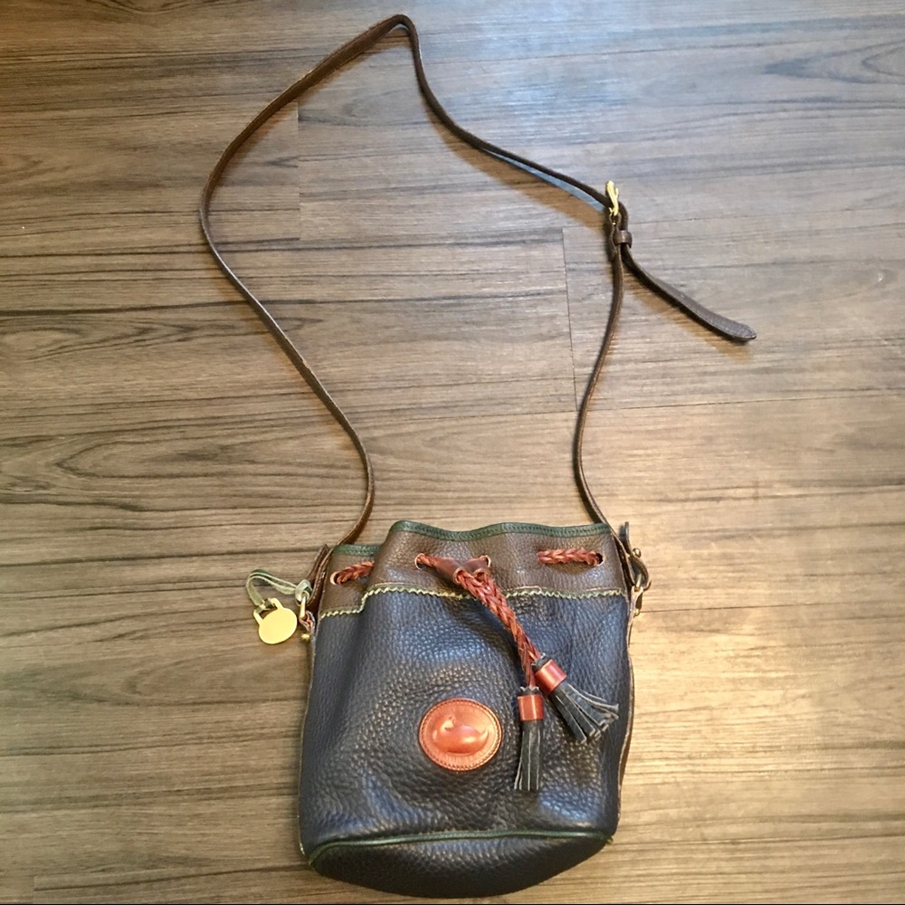 Vintage Dooney & Bourke handbag w shoulder strap